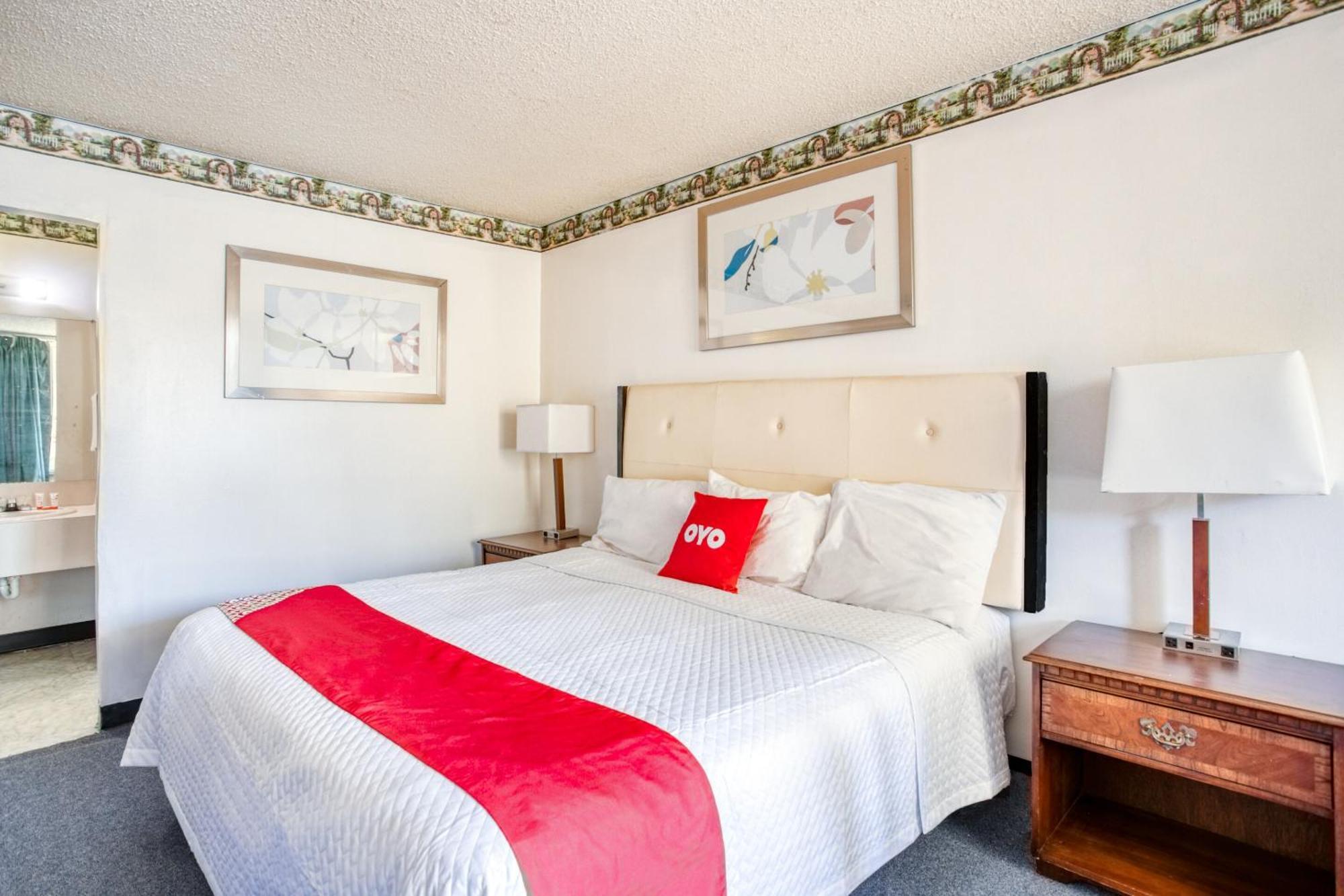 Oyo Hotel Petersburg Va - Templeton Экстерьер фото